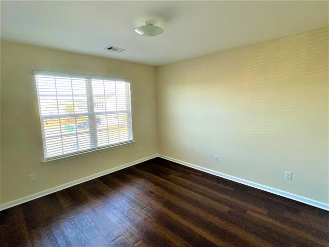 Building Photo - 37 Miller Park Cir