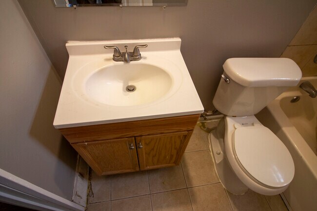 Building Photo - 6817 Raymond Ave