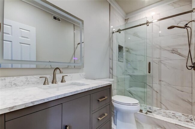 Building Photo - 8350 Savannah Trace Cir