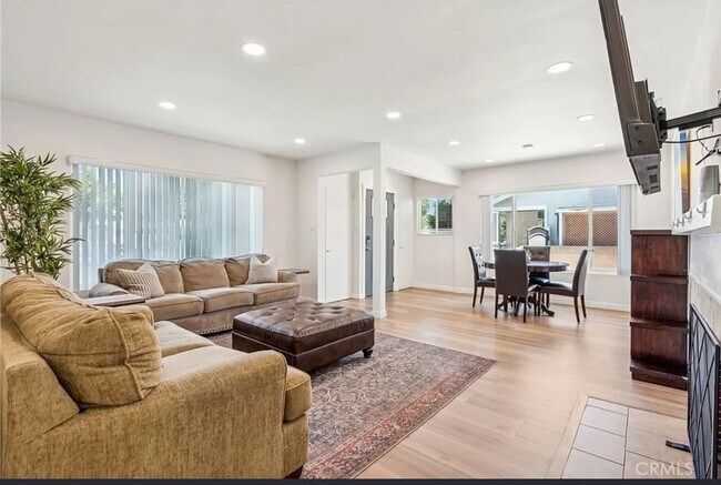 Building Photo - SFR-BIG, BRIGHT, BEAUTIFUL HOME