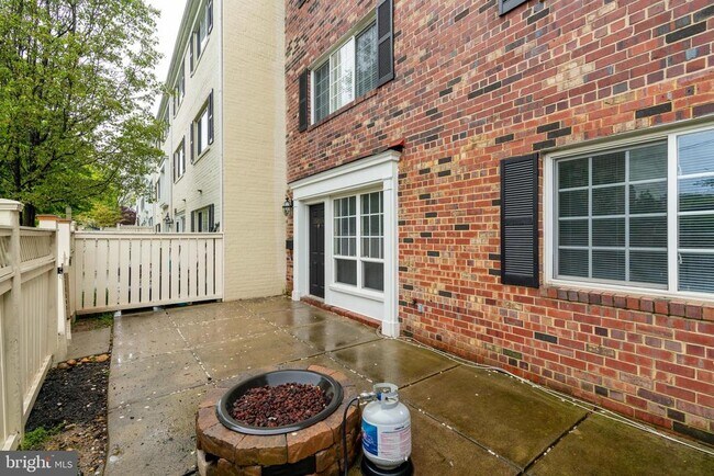 Building Photo - 1501 Van Dorn St