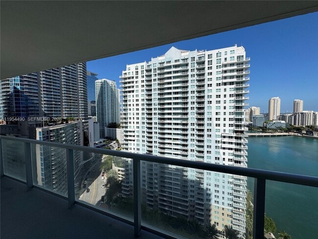 Building Photo - 1155 Brickell Bay Dr