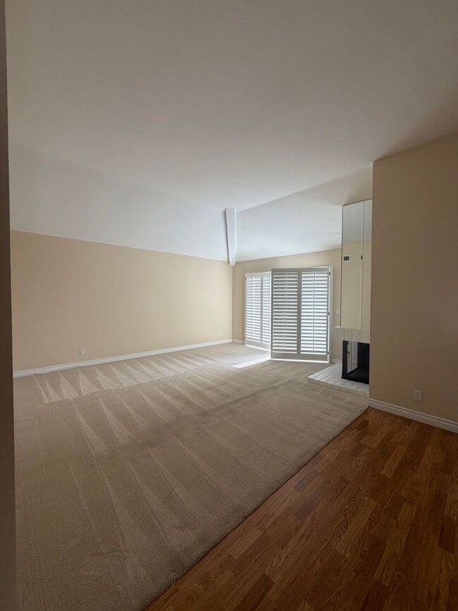 Building Photo - Spacious 3 Bedroom home