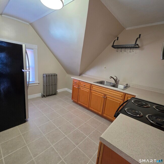 Building Photo - 142 Oakland Terrace