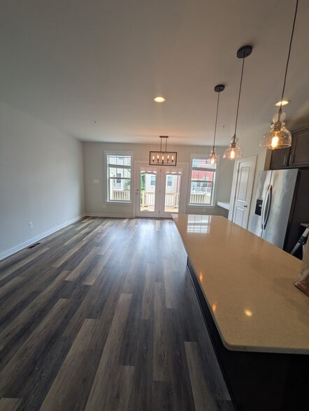 Building Photo - 1121 Lawler Dr