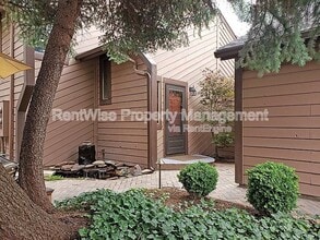 Building Photo - 875 N Gossett Pl