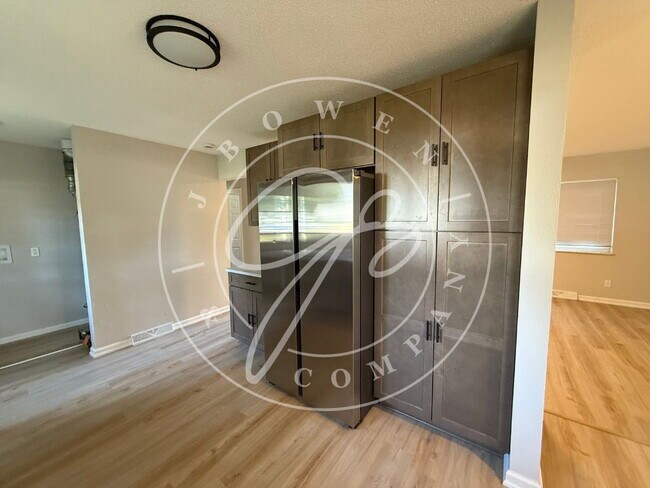 Building Photo - Beautiful  4-Bedroom Home in Maumee with S...