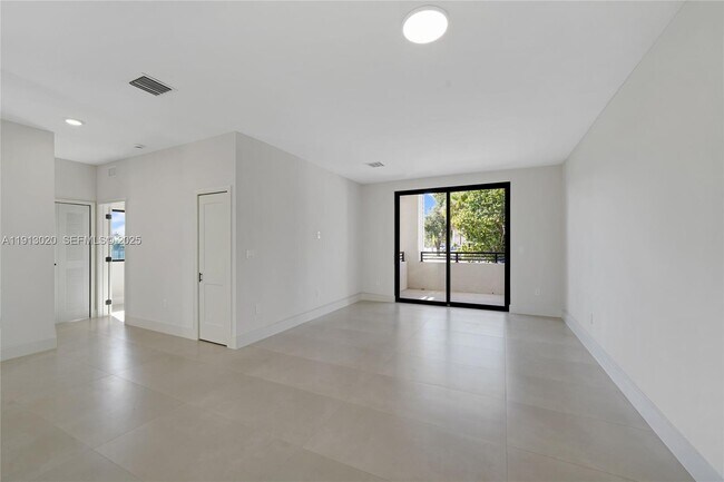 Building Photo - 4303 E 8th Ct