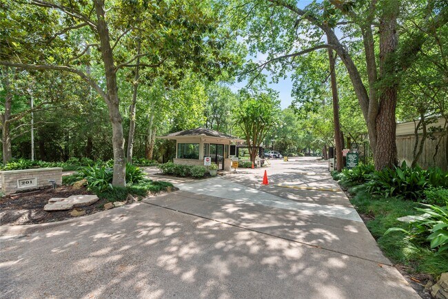 Building Photo - 201 Vanderpool Ln