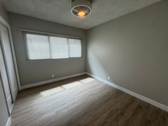 Building Photo - 3212 W 84th Pl