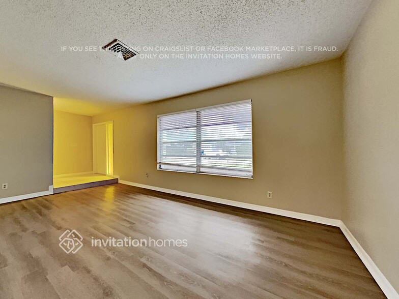 Building Photo - 2059 Sandpiper Dr