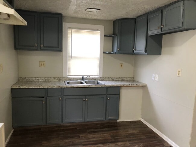 Building Photo - Convenient Showings — No Appointment Needed!