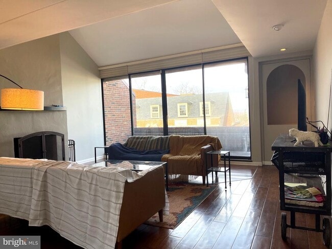 Building Photo - 28 Main St