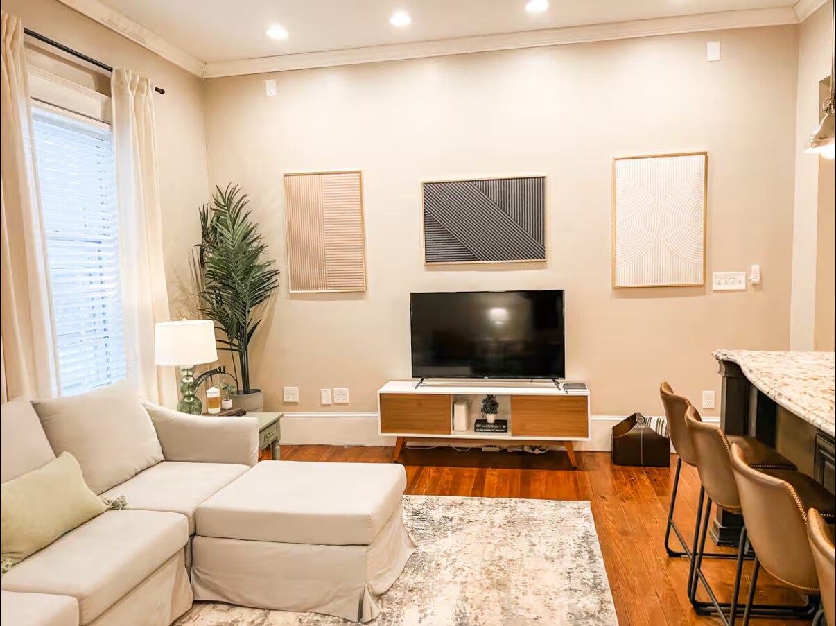 Building Photo - 405 Morson St