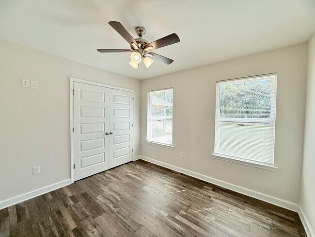 Building Photo - Beautiful 3-Bedroom Home - Open Split Floo...