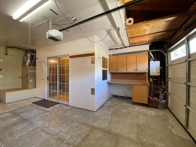 Building Photo - Cardiff living at its finest! Stunning 2-B...
