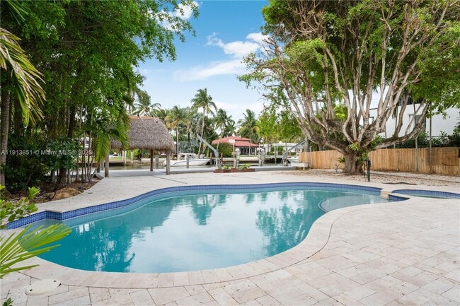 Building Photo - 7601 NE 9th Ave