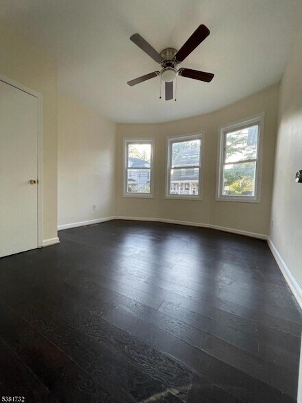 Primary Photo - 216 Smith St