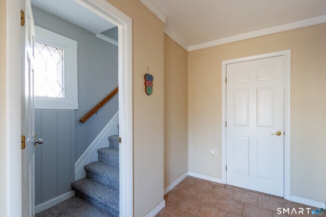 Building Photo - 969 S Main St