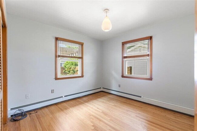 Building Photo - 2 Wardlaw Ct