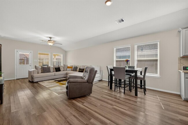 Building Photo - 15950 Boom Dr