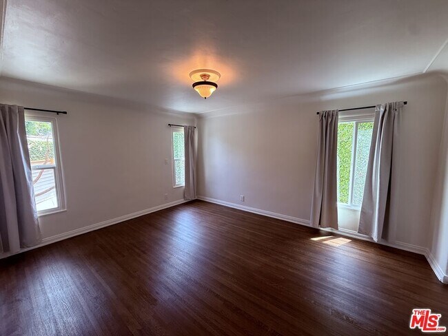 Building Photo - 1032 S Crescent Heights Blvd