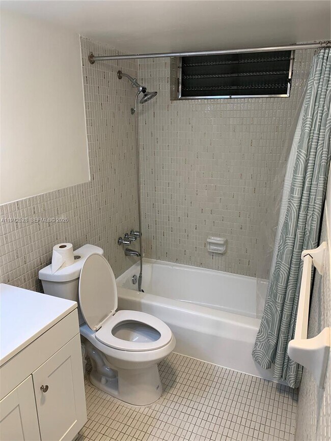 Building Photo - 2861 Leonard Dr