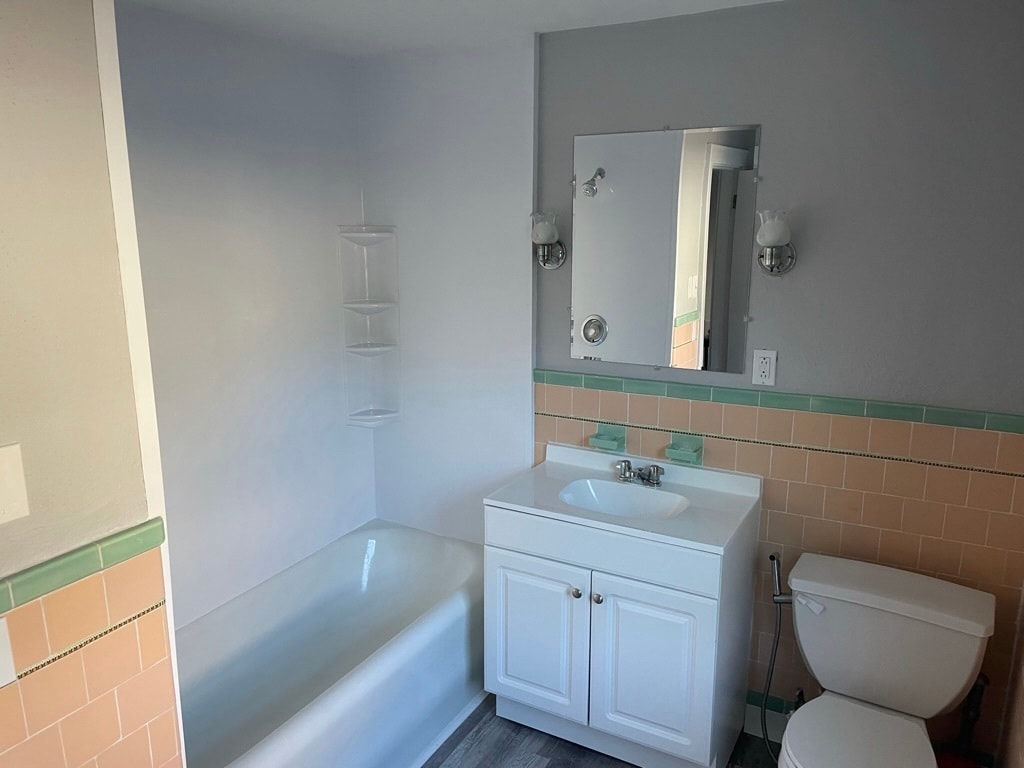 Building Photo - 600 Alden St