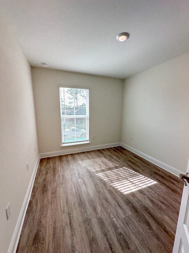 Building Photo - 104 Santa Rosa St