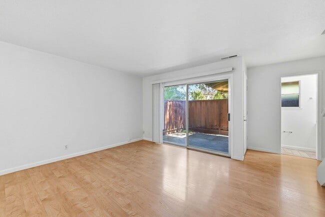 Building Photo - Spacious 2BD/1.5BA Fremont Townhouse | In-Unit W/D | Community Pool & Hot Tub | Carport Parking