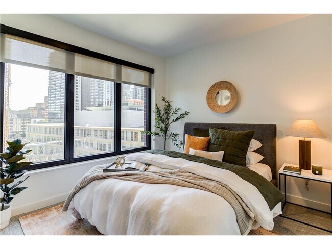 Building Photo - 270 Hennepin Ave
