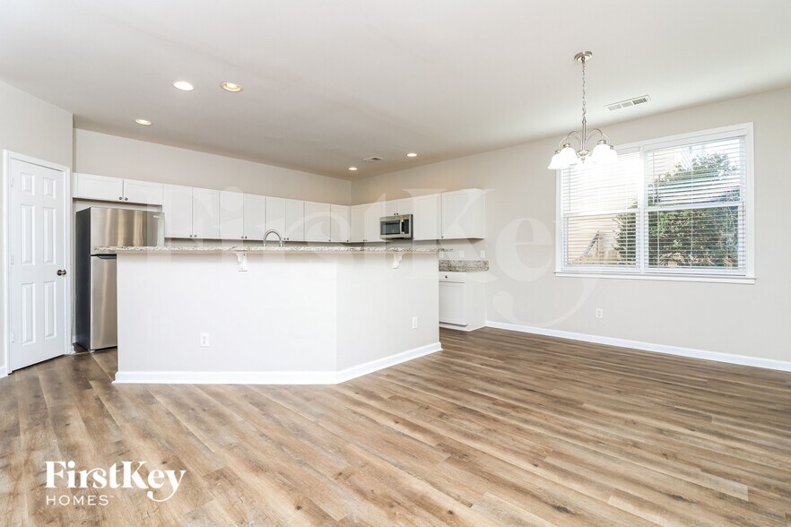 Building Photo - 85 Parkmont Way