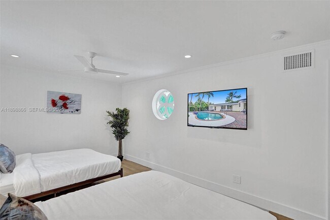 Building Photo - 725 Harrison St