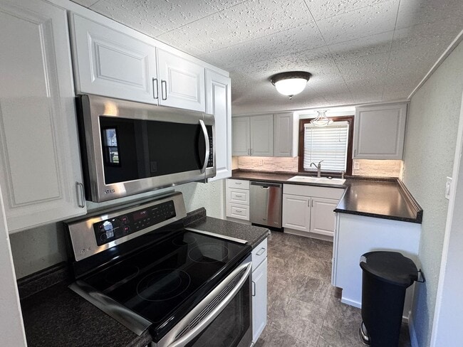 Building Photo - Beautifully Remodeled Home Near Terry Park