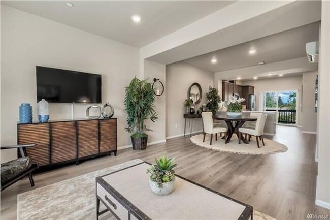 Building Photo - Sunrise TOWN HOME 2BDR 2.5BATH W/ 2 CAR GA...