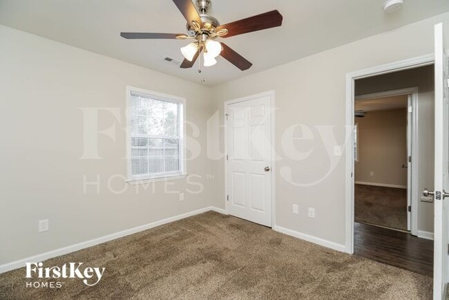 Building Photo - 5531 Buskirk Ave