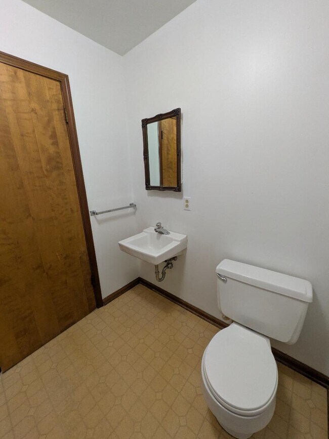 Building Photo - 5435 Glenridge Dr