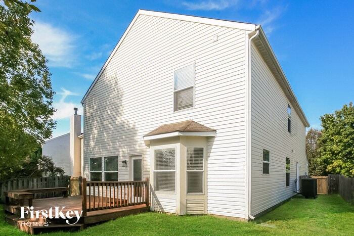 Building Photo - 461 E Clear Lake Ln