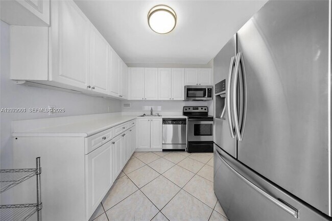 Building Photo - 1455 N Treasure Dr