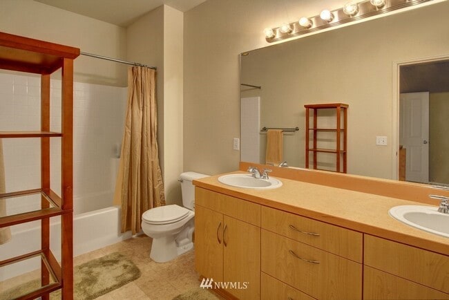 Building Photo - 544 241st Ln SE