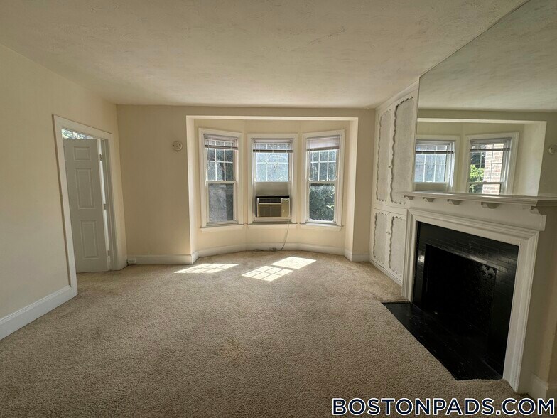 Building Photo - 1223 Beacon St