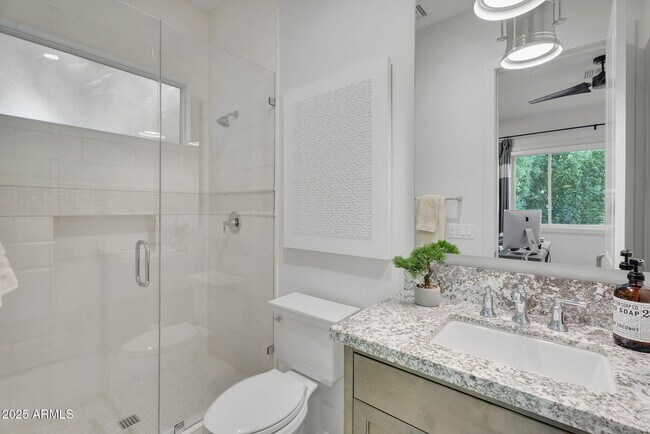 Building Photo - 3507 North 39th Pl