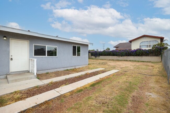 Building Photo - Recently Renovated 2 Bedroom Home with All...