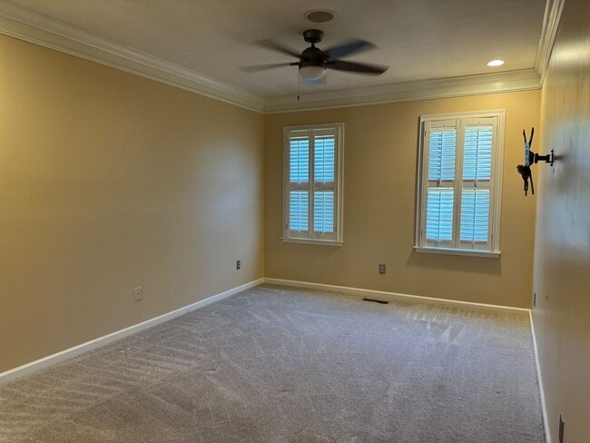 Building Photo - 2BR Bellevue Townhome