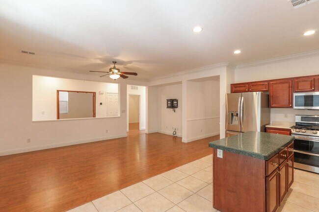 Building Photo - 3 Bedroom Summerlin South Beauty