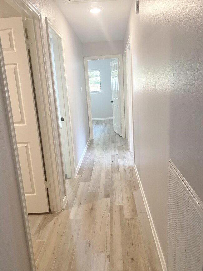 Building Photo - 2338 Brookdale Dr