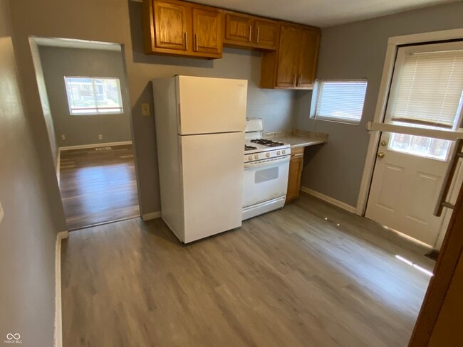 Building Photo - 2842 N Chester Ave