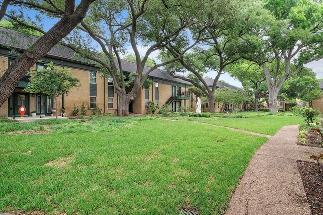 Building Photo - 6014 E University Blvd