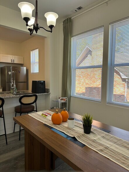 Building Photo - 152 Gregg St