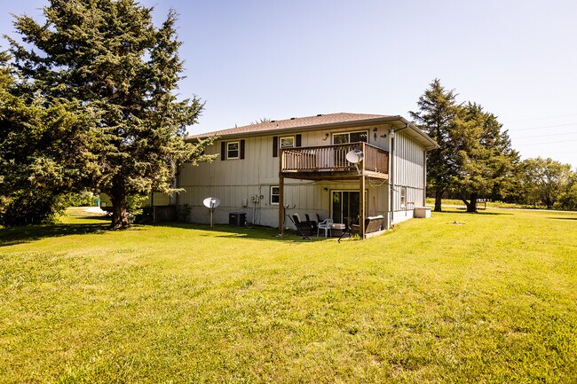 Building Photo - 3409 Cedar Ln